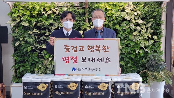 (왼쪽부터) 후생학원 김영화 원장, 대전서부교육지원청 임민수 교육장