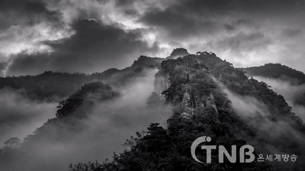 일반부문 사진 (대상) 월악산국립공원 자연 수묵화 김재근 作